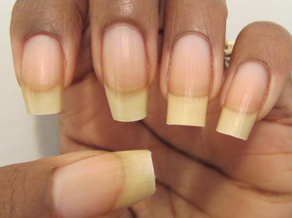 Lady+filing+nails