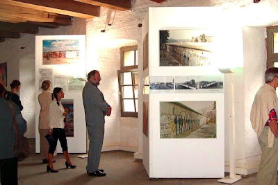 Berlin Wall Indiano Art Presentation Biographie