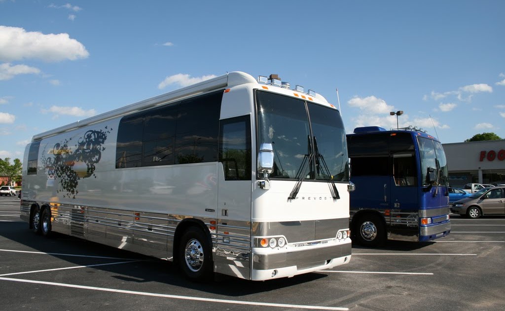 Who's Bus? Taylor Swift April 2008
