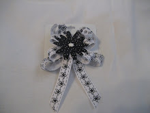 Black and White Bow #B32