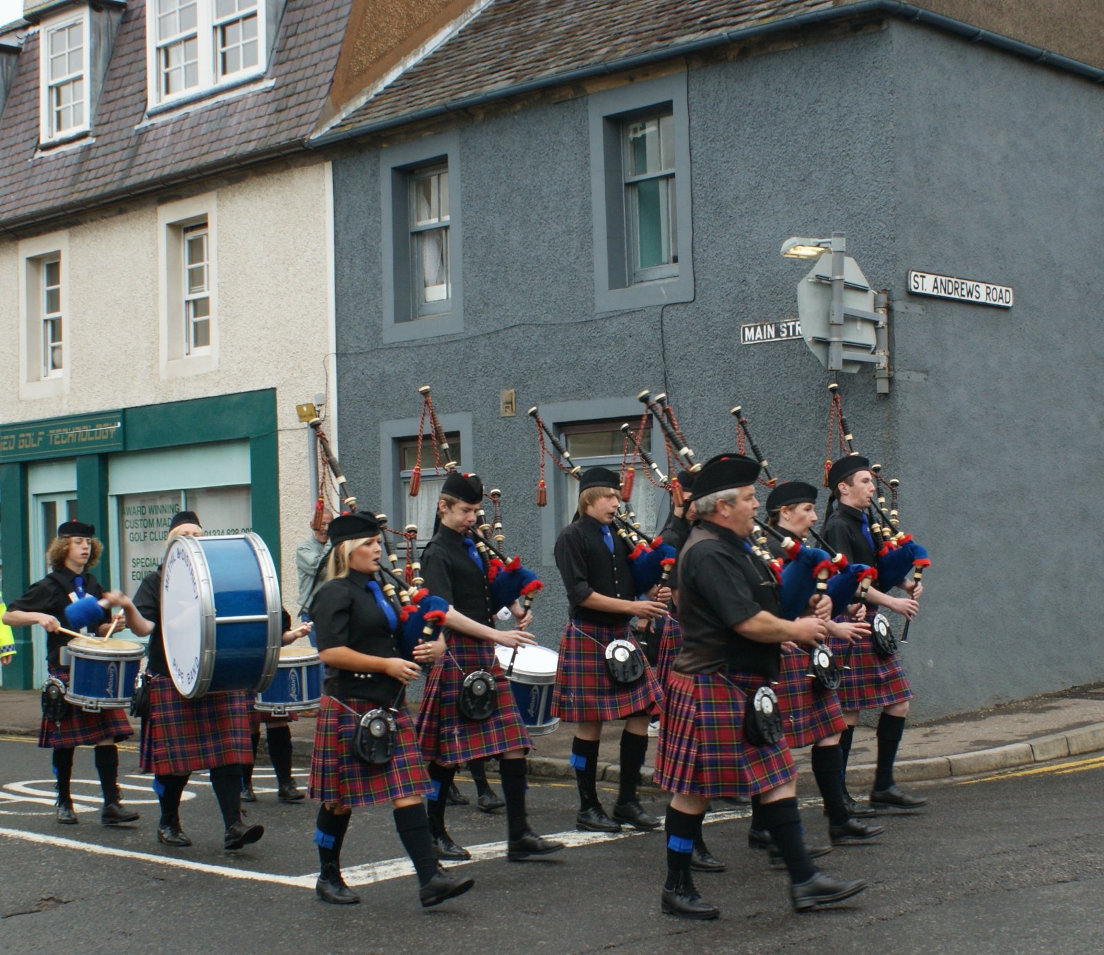 [Photograph+Methil+Pipe+Band+Ceres+Highland+Games+Fife+Scotland+03.jpg]