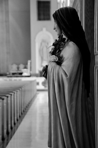 [St+Therese+statue...3.jpg]