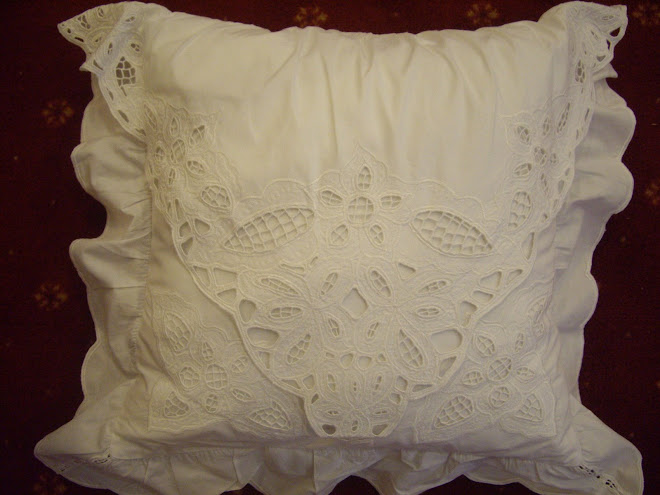 Uluwatu White Lace Bed Pillow,  Extra White Lace Flap Material