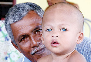 Paradoks Kekampungan Macam Mana Nak Dapat Anak Mata Biru