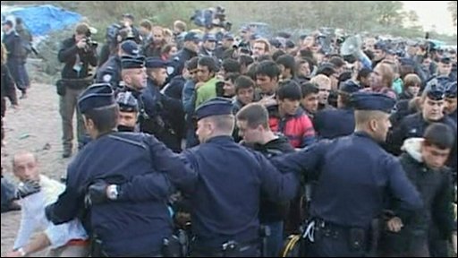 Police hold back migrants in Calais