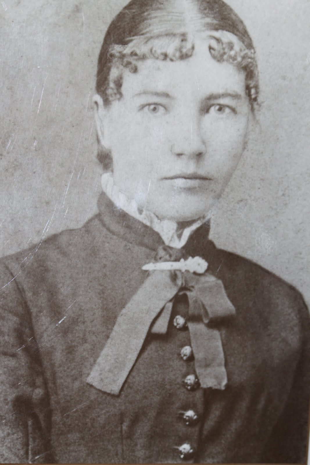 laura ingalls wilder Laura ingalls wilder was born in the wisconsin woods in 1867 she wrote the little house books based on her own experiences growing up on the western frontier. laura ingalls wilder Laura ingalls wilder was born in the wisconsin woods in 1867 she wrote the little house books based on her own experiences growing up on the western frontier.