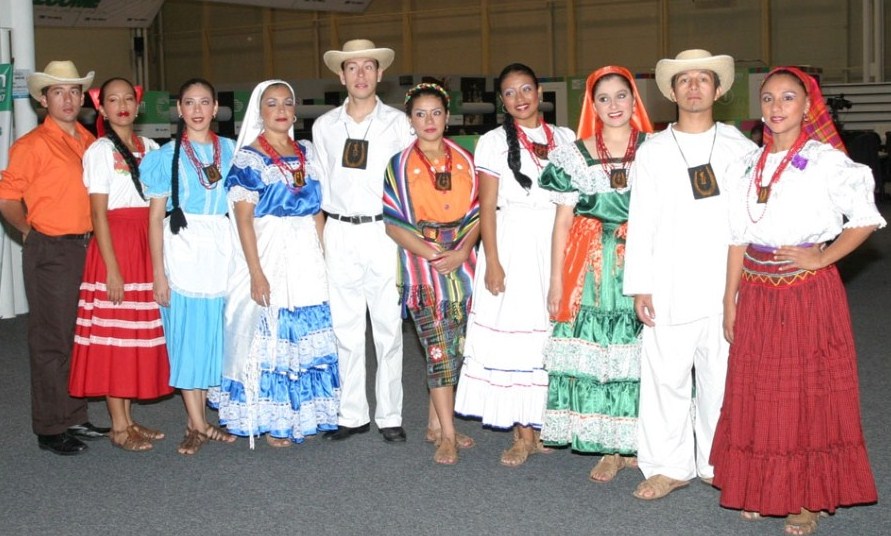 CuLtUrAl......!: Trajes Tipicos de El Salvador