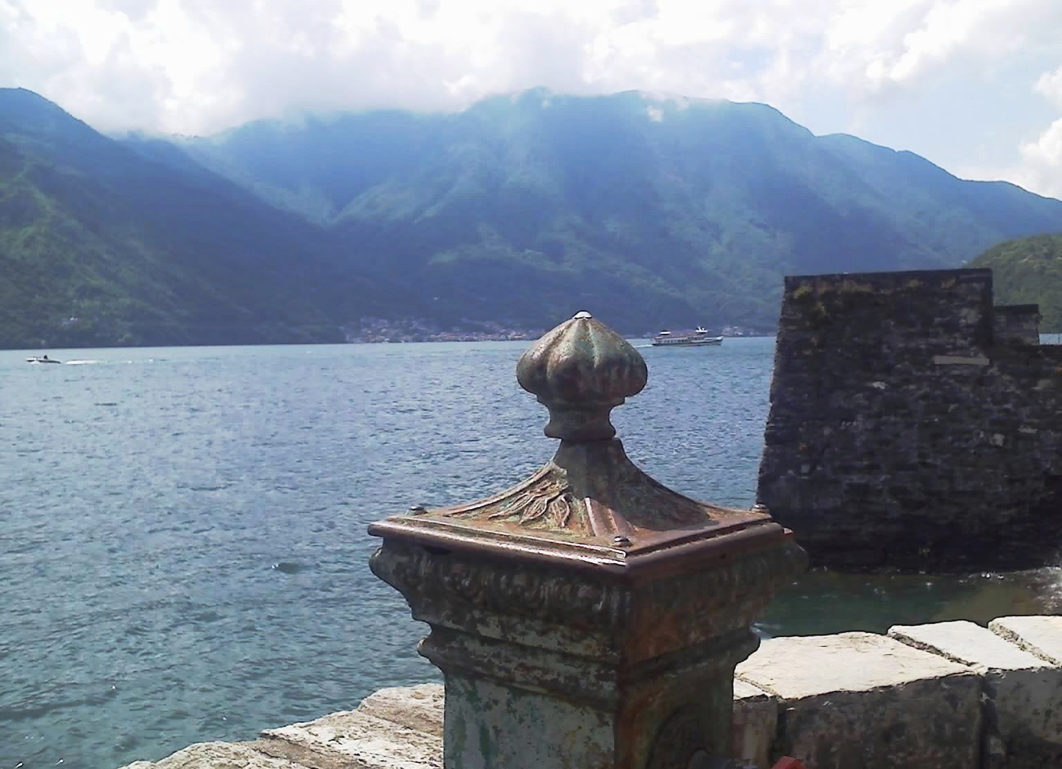 [nuovolesullago.jpg]