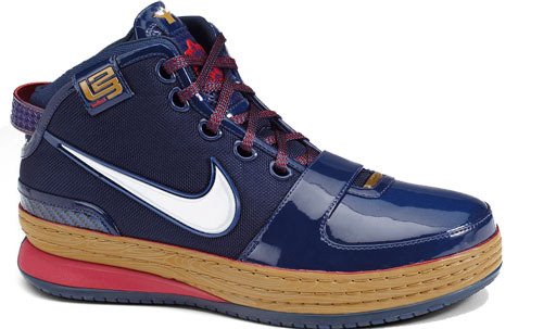 [lebronchalkshoe.jpg]