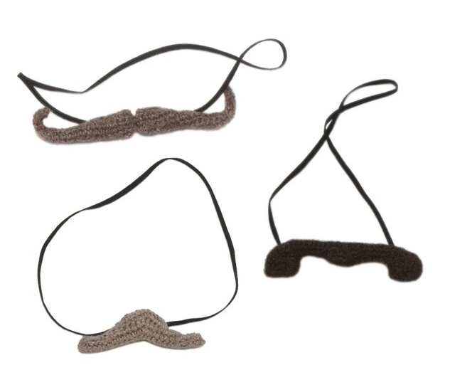 tricoter une moustache