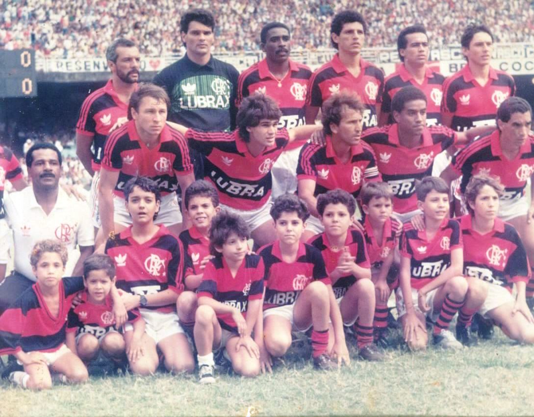 http://2.bp.blogspot.com/_4ZtX0qiak6g/TE7JLsPnJwI/AAAAAAAAAtg/Sl957lZuowc/s1600/1989_Flamengo_2-0_Vasco_III.jpg