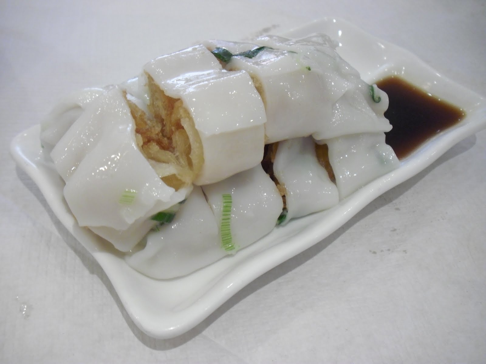 Hong Kong Steamed Rice Rolls with Prawns (Har Cheung Fun)