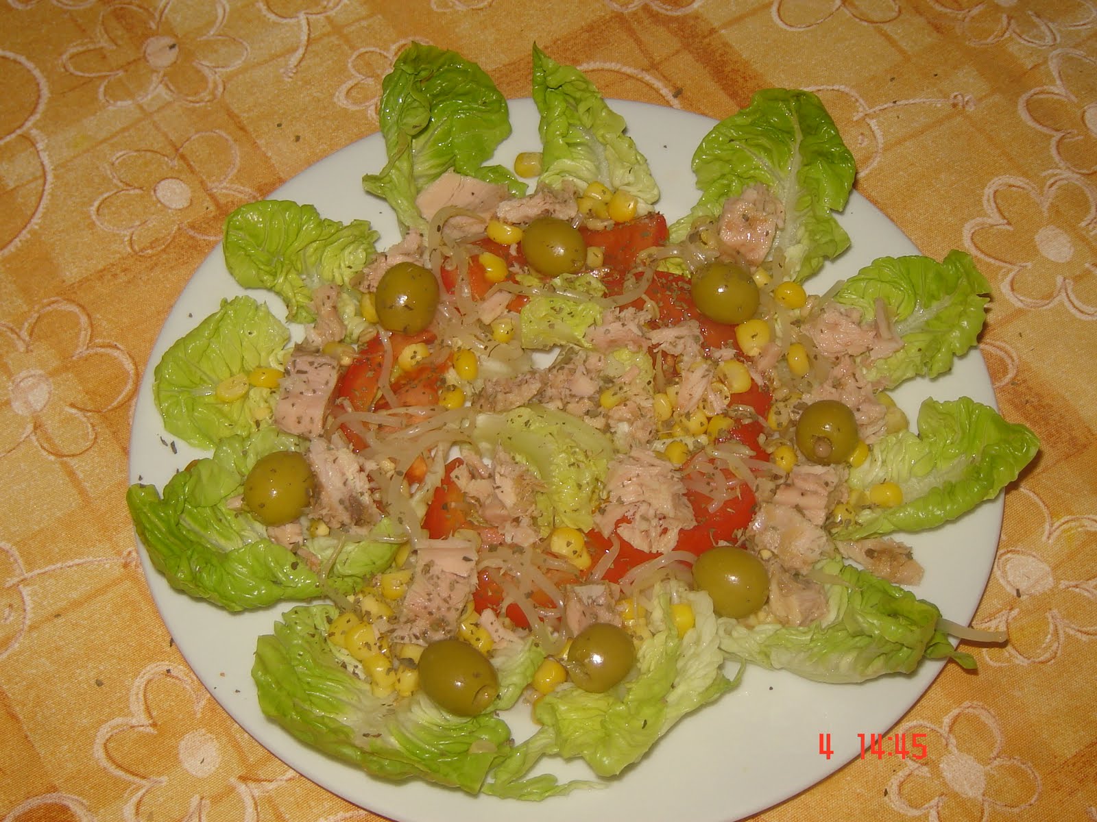 [ENSALADA+DE+COGOLLOS+CON+BONITO.JPG]