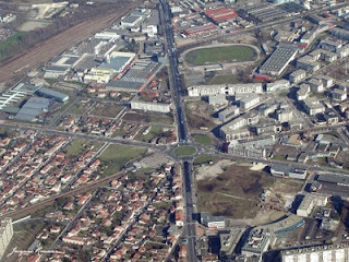 vue aerienne place Ravesies à Bordeaux Nord