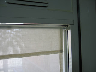 Manualidades sin salir de casa: Cómo colgar unas cortinas sin hacer agujeros .