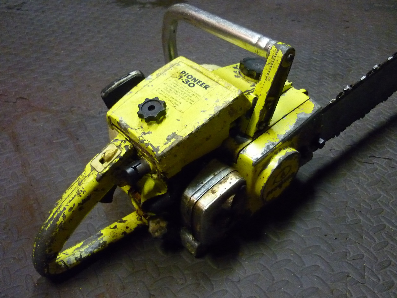 VINTAGE CHAINSAW COLLECTION PIONEER 1130