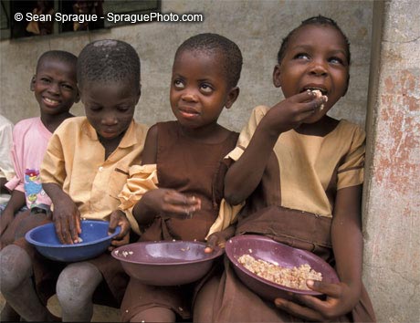 7639-ghana-children-eating-luncg-supplied-by-crs-bolgatanga.jpg