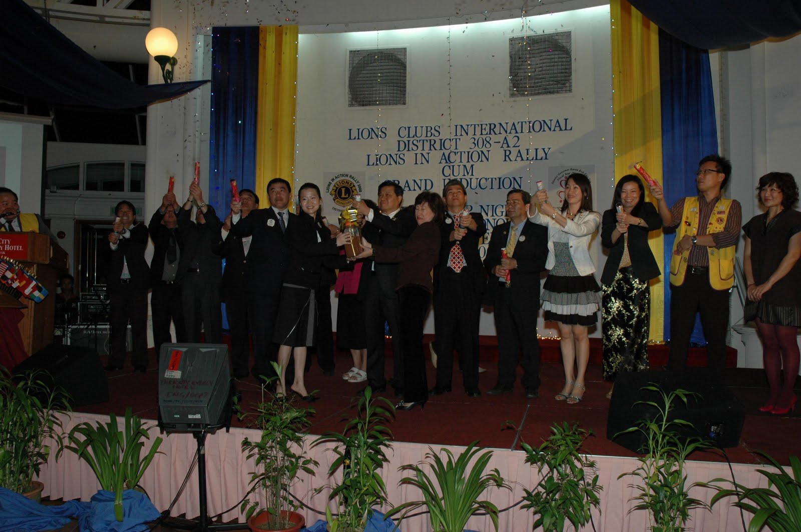 [DSC0145.JPG]