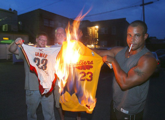 fans+burning+James+jerseys.jpg