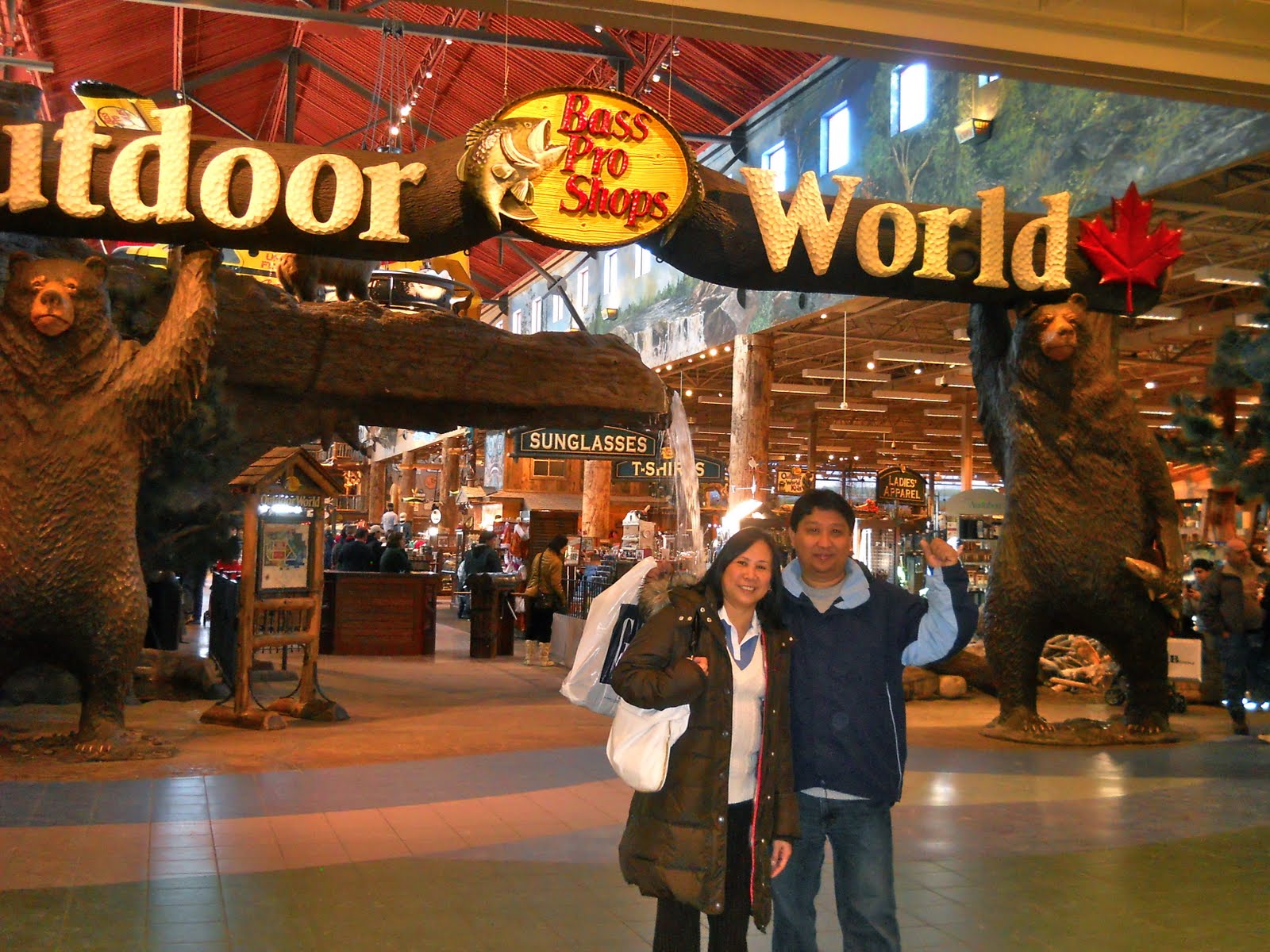 VAUGHAN MILLS SHOPPING CENTRE Turistang Barat