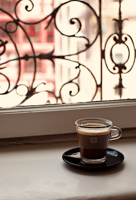 Khoảng lặng của cuộc sống Coffee+by+the+Window