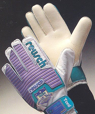 pre wash goalkeeper gloves