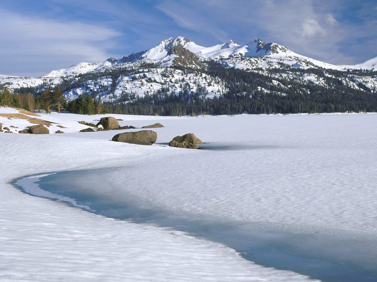 http://2.bp.blogspot.com/_4zaBvBMGWxg/TQUiAp0ds4I/AAAAAAAAACE/HOh1aai8wp0/s1600/Caples+Lake%252C+Sierra+Nevada%252C+Calif.jpg