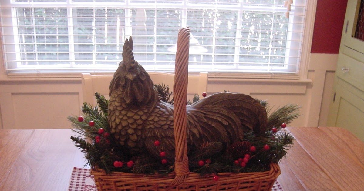 The Happy Homebody: Kitchen Table Centerpiece and Yard Sale Finds