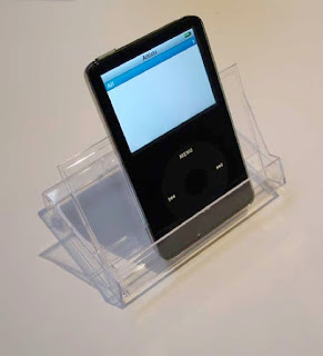Soporte y funda para iPod con una caja de cassette
