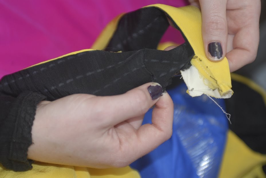 Vagadu Easy ShoulderStrap Closing Technique (for lined garments)