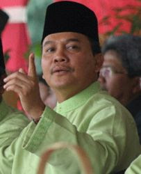 Rusli Zainal Sang Visioner Sedang Tertawa Sambil Melotot Rusli Zainal Sang Visioner Sedang Tertawa Sambil melotot