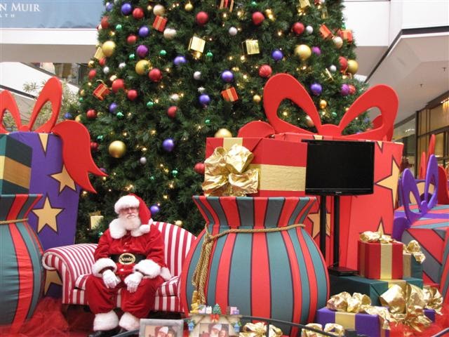 Celebrity Gems Entertainment: Santa Claus at San Francisco Shopping Center