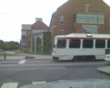 Trem que passa perta da casa - a trolley that passes near the house