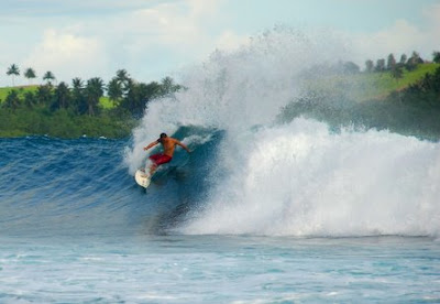 Nias Surfing