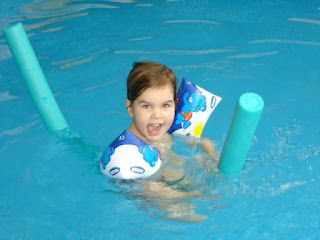 Adaptação ao meio aquático educação para crianças Piscina+02 2008+001 Adaptação ao meio aquático para crianças