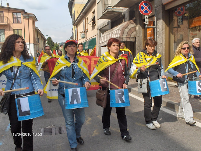 Paderno D. (MI) 14 aprile 2010 manifestazione dei lavoratori e delle lavoratrici Metalli P. e Lares