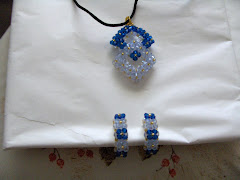 conjunto de colgante y pendientes