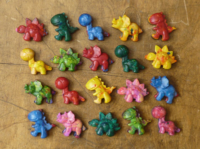 20 dinosaur crayons party favors