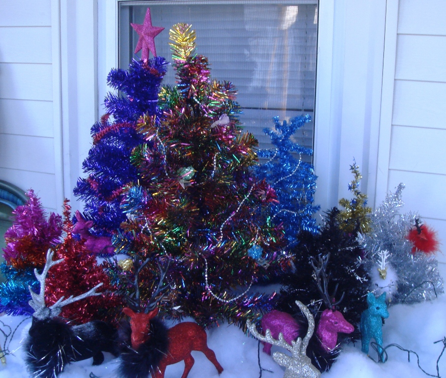 [Tacky Christmas Display 2009.jpg]