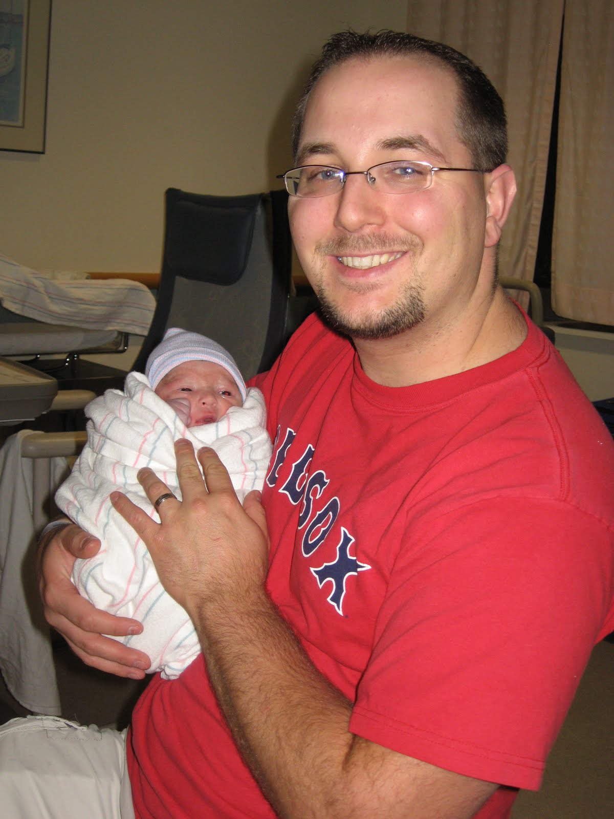 http://2.bp.blogspot.com/_5Rkk0717QDw/TFw-N4iYvyI/AAAAAAAAAkY/Z5zFWAko2wE/s1600/7-+proud+Daddy1.jpg