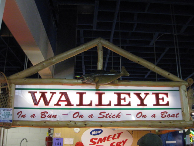 [Pic+22+-+Walleye+On+A+Stick.JPG]