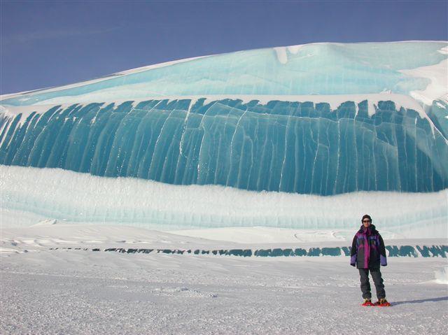 ombak yang membeku di antartika Gelombang+es