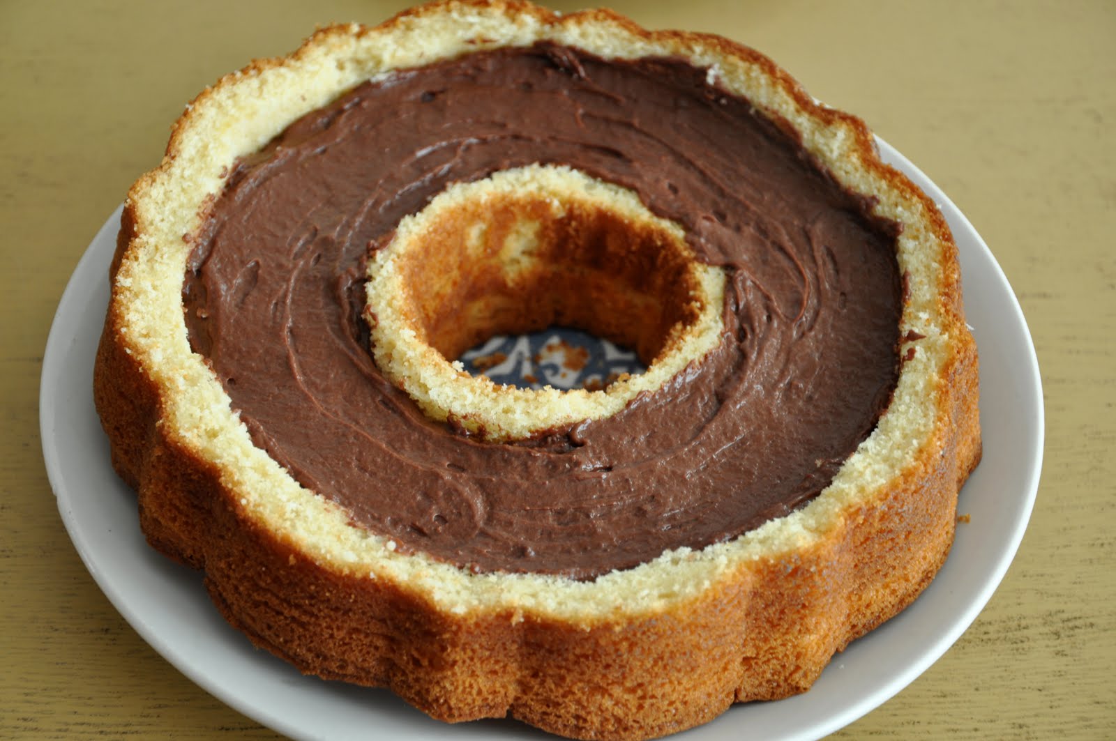 Mutfak HatIralarI Çikolata Dolgulu Kek