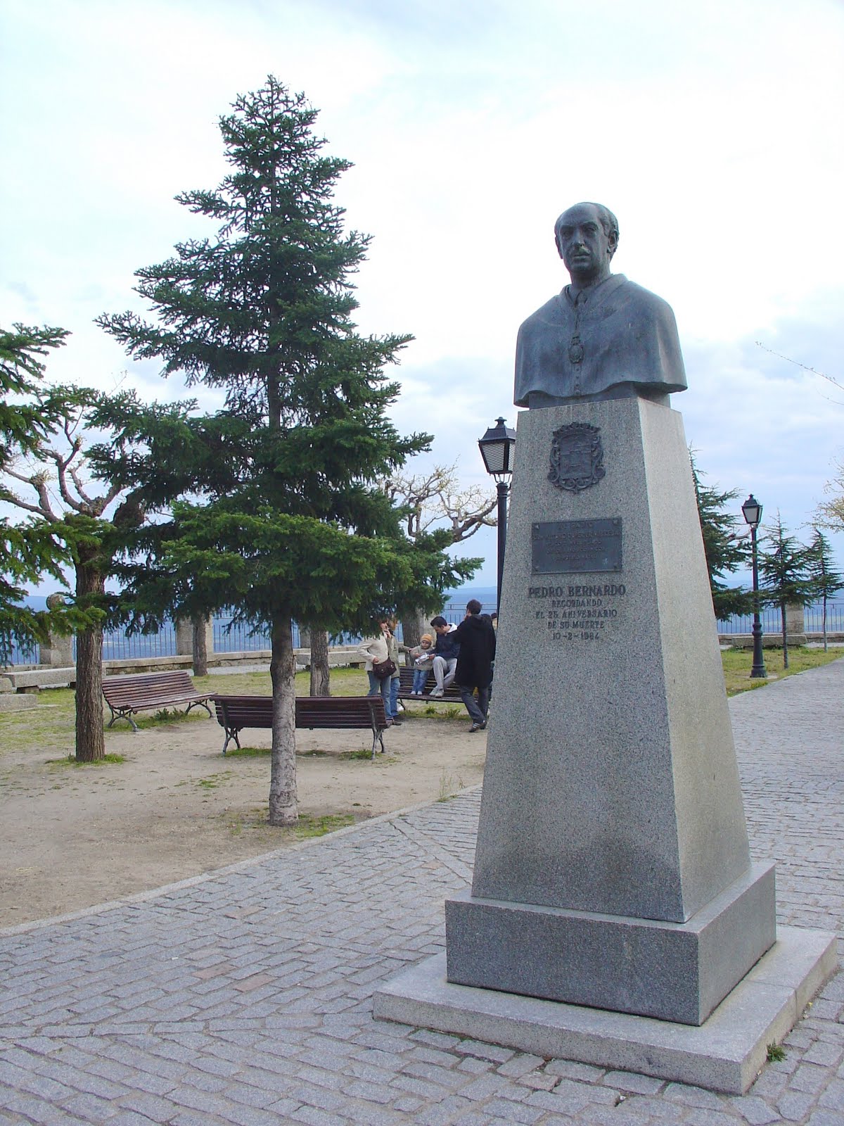 [Busto+duperier.bmp]