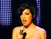 [amy+winehouse+shares+her+thoughts+on+rehab+Large_Main.jpg]