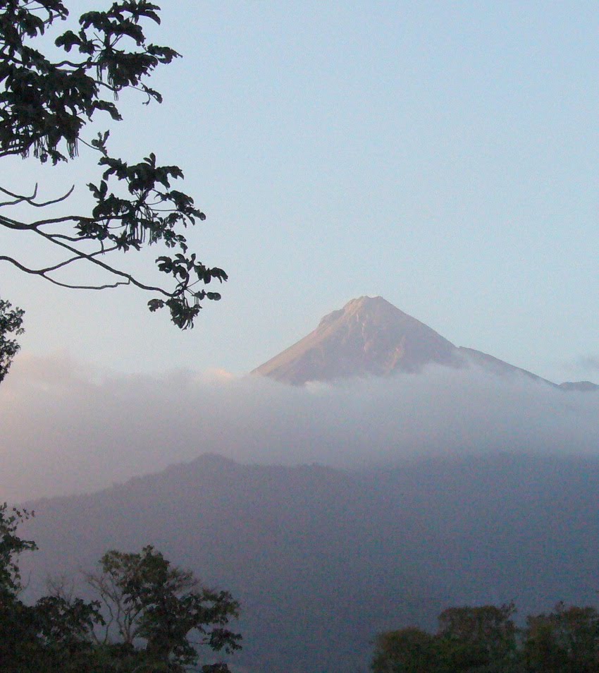 [100308_volcan_de_fuego_guatemala.JPG]