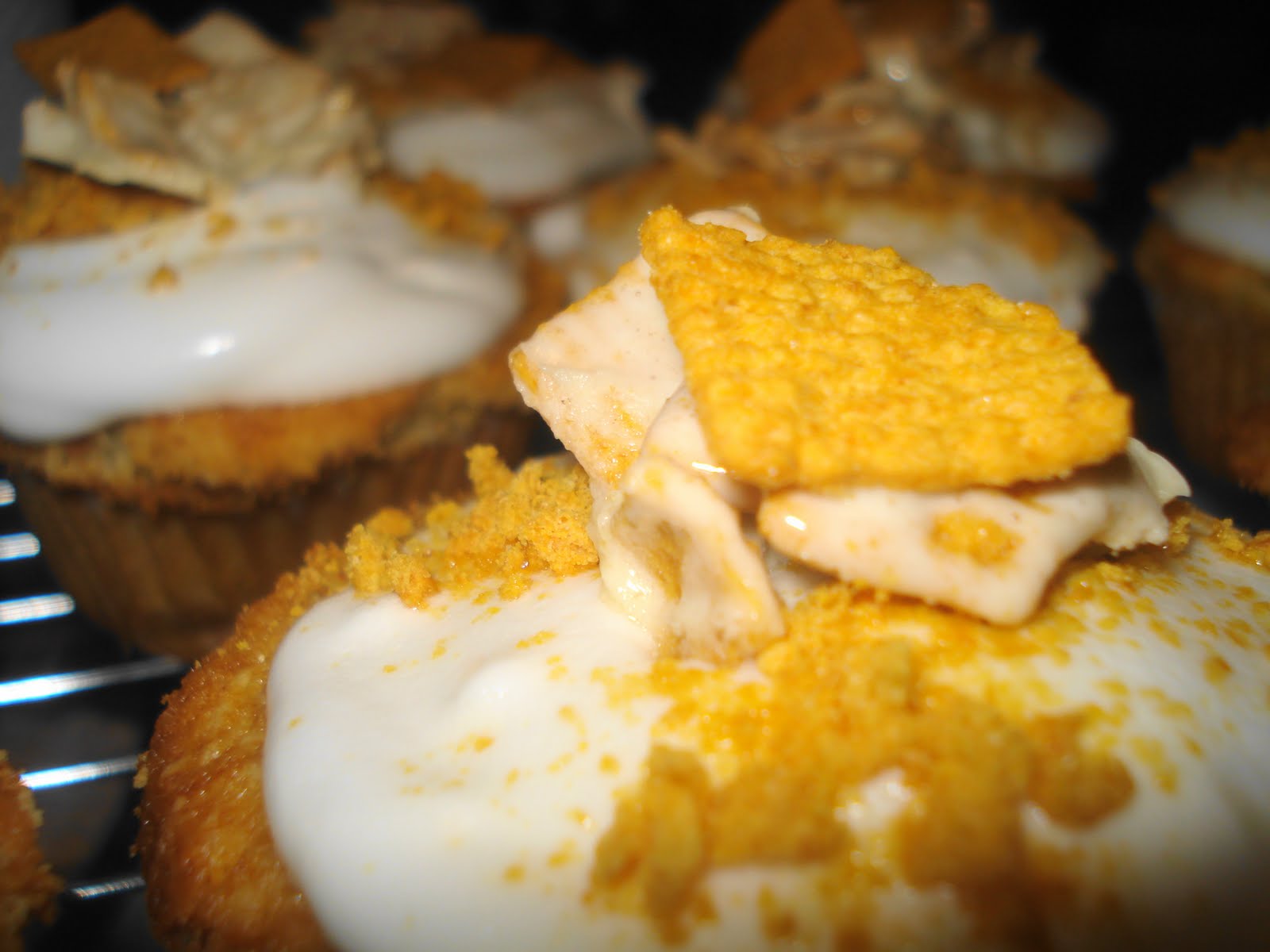 Dame Good Eats Golden Graham Cupcakes