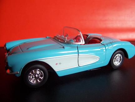 Chevrolet Corvette- Año 1953 (auto a escala, de costado)- J.E. Rodríguez
