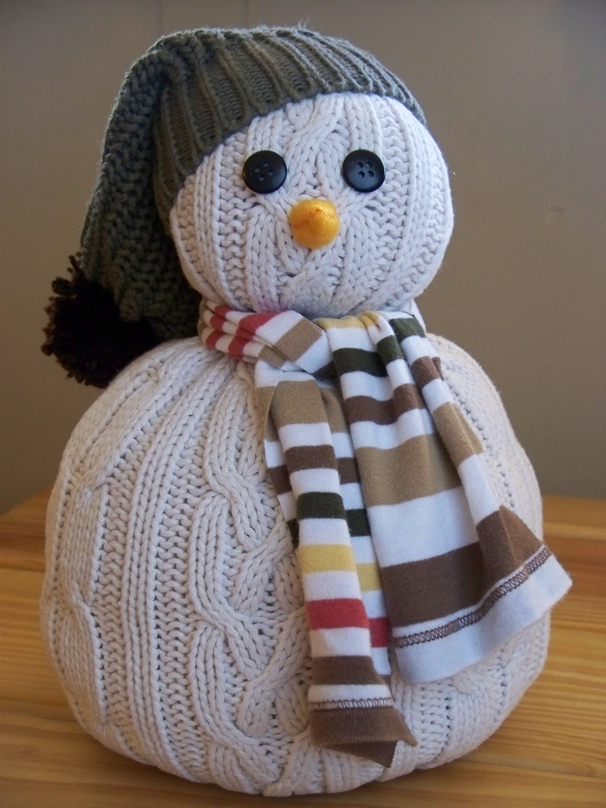 simple Serendipities: Refashion Friday - Sweater Snowman