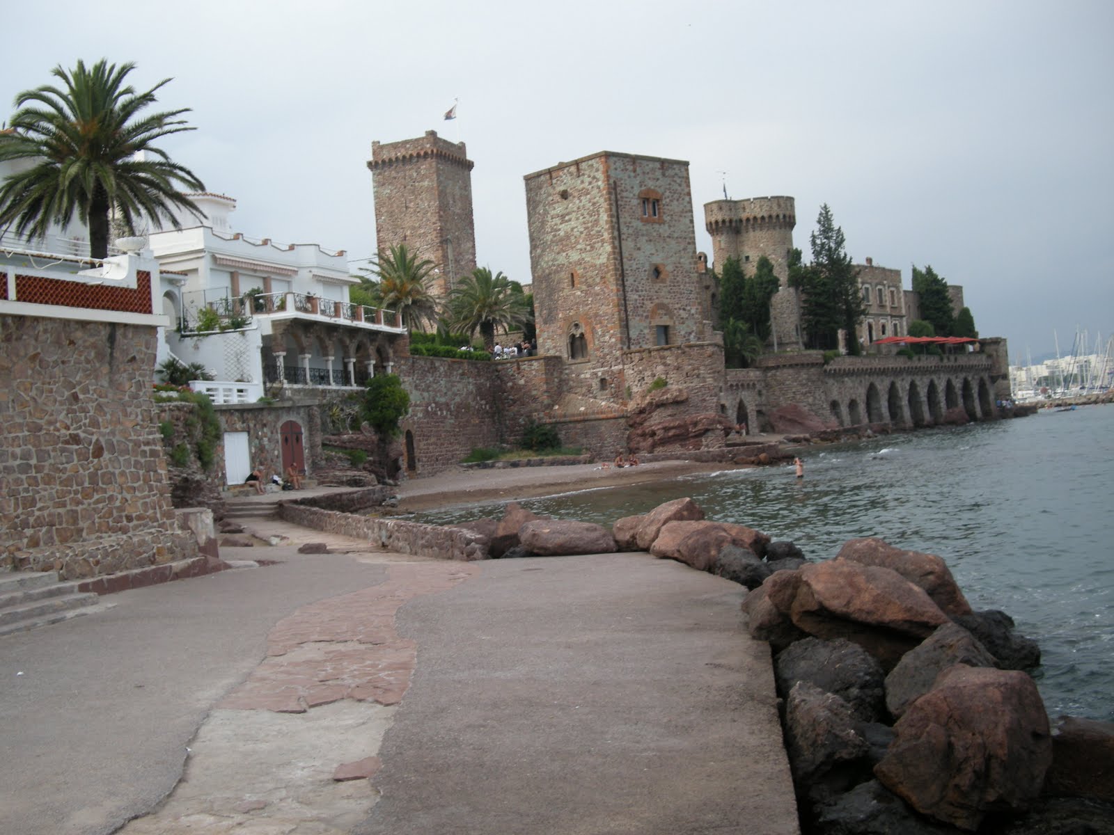 [CastleLaNapoule.JPG]